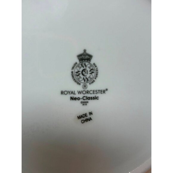 Royal Worcester Neo-Classic White Soup / Pasta Bowls 9” – Set of 2 – Porcelain - Picture 4 of 4